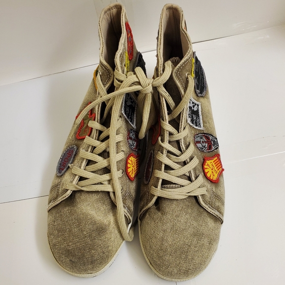 New assorted colors and sizes sneakers unisex for big boys and girls - Picture 2 of 16